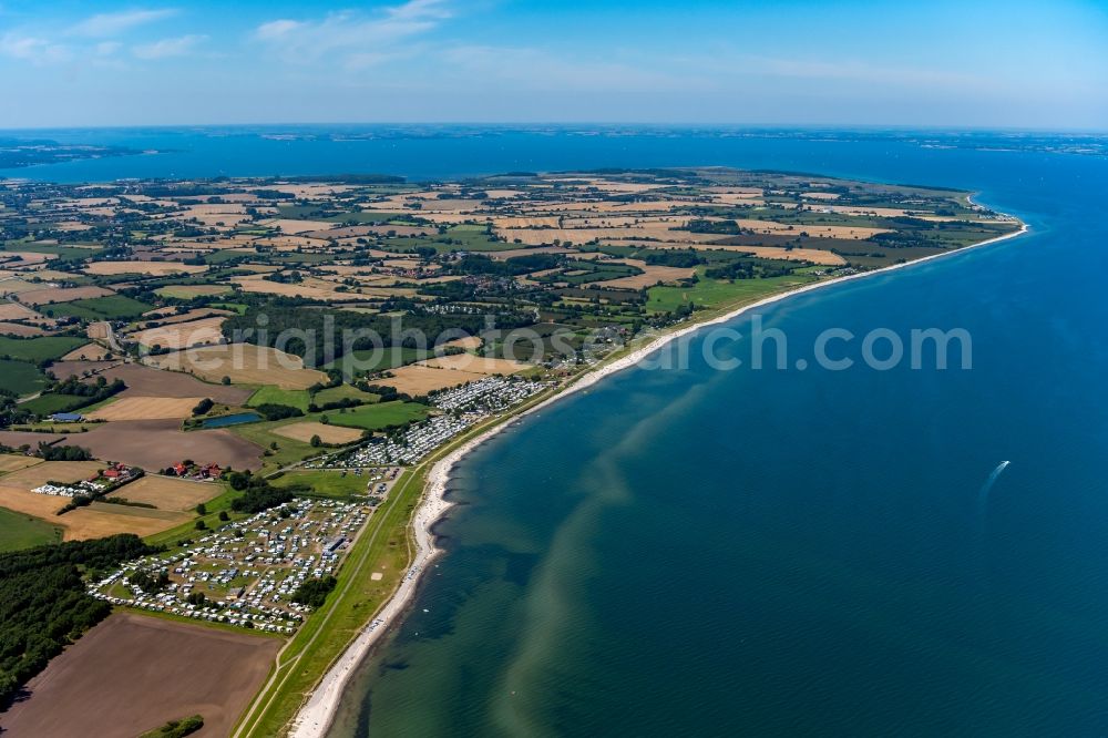 Aerial photograph Hasselberg - Water surface at the seaside at the campsites of Camingplatz Hasselberg and Ostseecamping Gut Oehe on Drecht in Hasselberg in the state Schleswig-Holstein, Germany