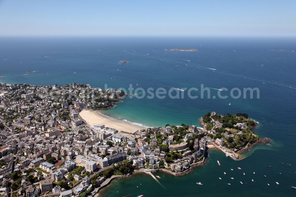 Dinard from the bird's eye view: Water surface at the seaside in Dinard in Bretagne, France