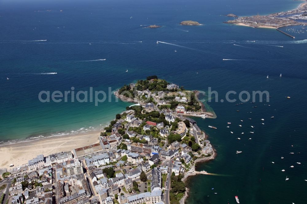 Aerial photograph Dinard - Water surface at the seaside in Dinard in Bretagne, France