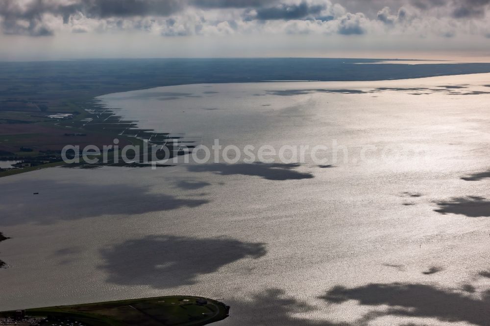 Husum from the bird's eye view: Water surface at the seaside Husumer Bucht in Husum in the state Schleswig-Holstein, Germany