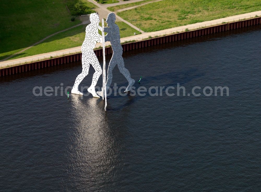 Berlin Treptow from the bird's eye view: Water surface of the river Spree with the Sculpture of Berlin, one molecule in Berlin Treptow