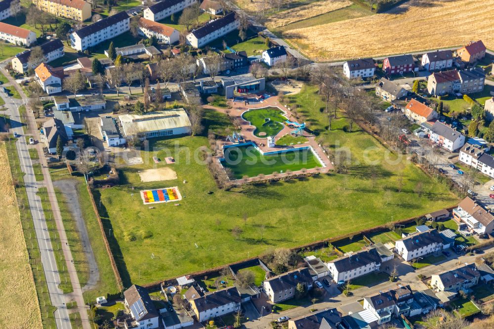 Ahlen from above - Waterslide on Swimming pool of the Freibad Ahlen on Buergermeister-Corneli-Ring in Ahlen in the state North Rhine-Westphalia, Germany