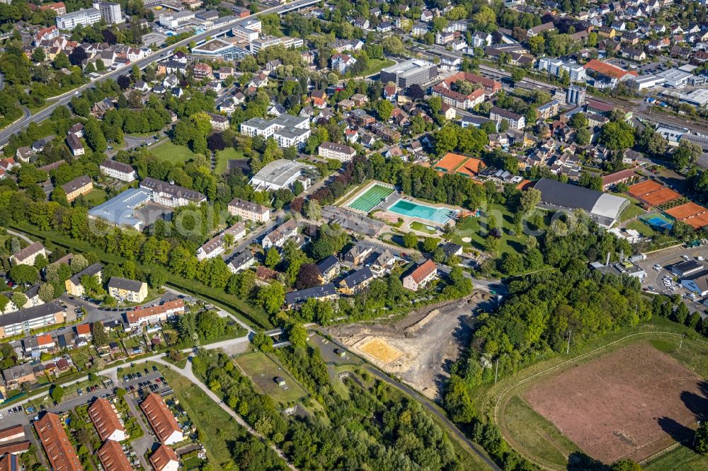 Aerial image Kamen - Waterslide on Swimming pool of the Freibad Kamen-Mitte Am Schwimmbad in Kamen in the state North Rhine-Westphalia, Germany