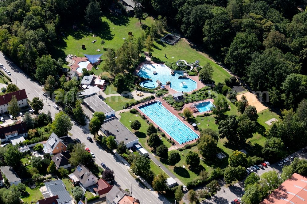 Aerial photograph Schwabach - Waterslide on Swimming pool of the Parkbad Schwabach in the Angerstrasse in Schwabach in the state Bavaria, Germany