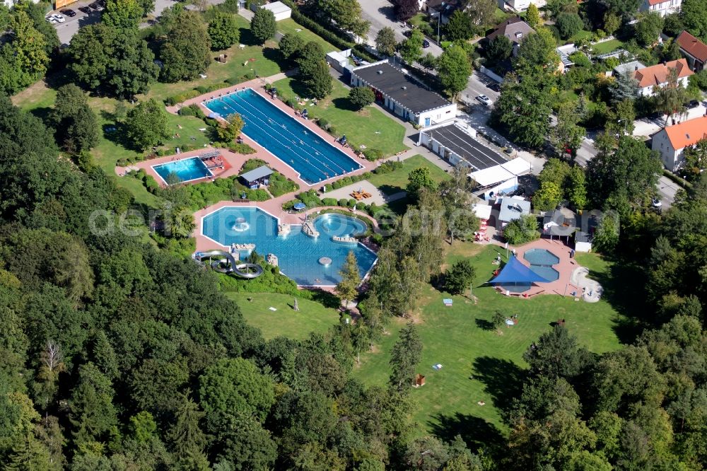 Schwabach from the bird's eye view: Waterslide on Swimming pool of the Parkbad Schwabach in the Angerstrasse in Schwabach in the state Bavaria, Germany