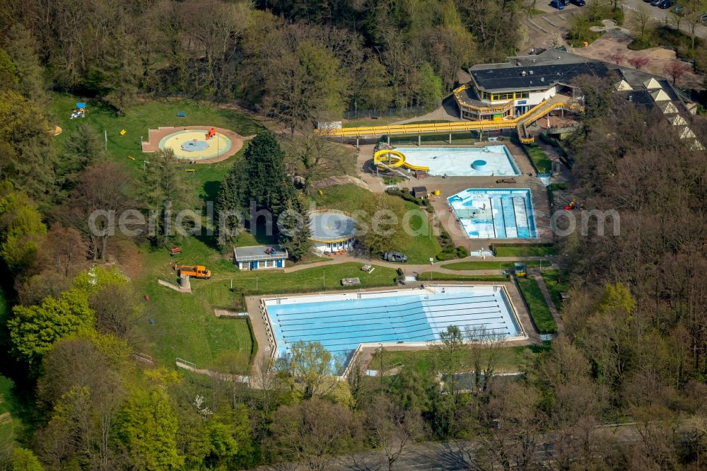 Aerial photograph Holzwickede - Waterslide on Swimming pool of the Schoene Floete on Steinbruchstrasse in Holzwickede in the state North Rhine-Westphalia, Germany