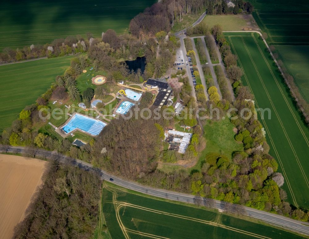 Holzwickede from above - Waterslide on Swimming pool of the Schoene Floete on Steinbruchstrasse in Holzwickede in the state North Rhine-Westphalia, Germany