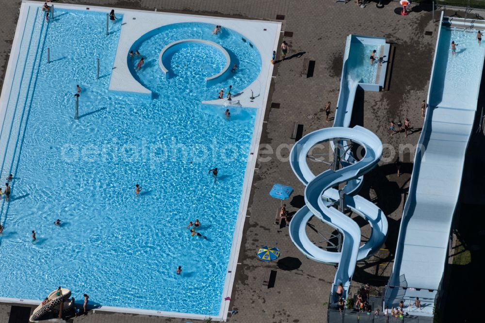 Kreuzlingen from the bird's eye view: Waterslide on Swimming pool of the Schwimmbad Hoernli in Kreuzlingen at Bodensee in the canton Thurgau, Switzerland