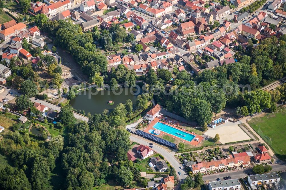 Aerial image Treuenbrietzen - Waterslide on Swimming pool of the of Stadt Treuenbrietzen in Treuenbrietzen in the state Brandenburg, Germany