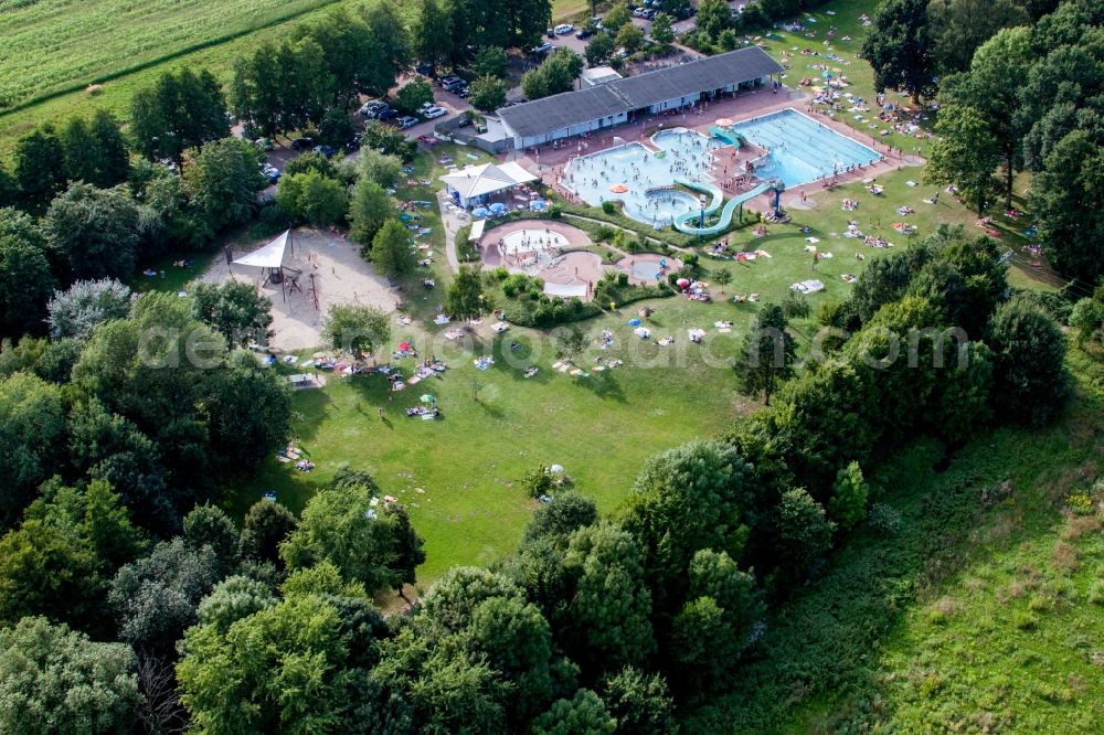 Kandel from the bird's eye view: Waterslide on Swimming pool of the Waldschwimmbad Kandel in Kandel in the state Rhineland-Palatinate, Germany