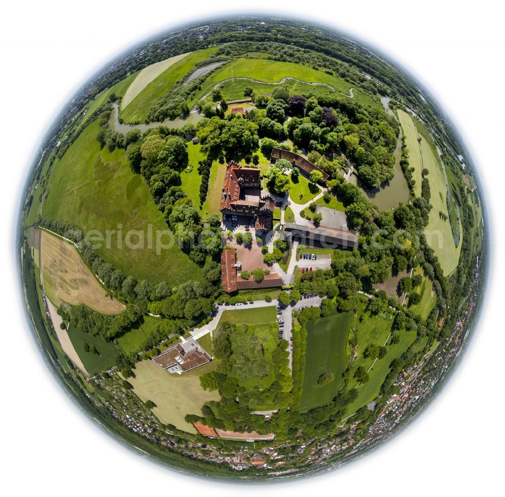 Aerial photograph Hamm OT HEESEN - Fish eye view of Water castle and former knight seat lock Heessen in its namesake district of Hamm in North Rhine-Westphalia