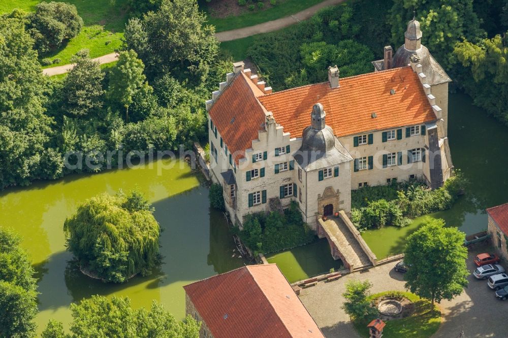 Dortmund from the bird's eye view: View at the water castle House Dellwig in the district Lüttgendortmund in Dortmund in the federal state North Rhine-Westphalia . In parts of the agricultural facility of House Dellwig the museum of local history Lüttgendortmund is accommodated. The mansion is still used as a residence. Owner of the monument protected castle is the city of Dortmund