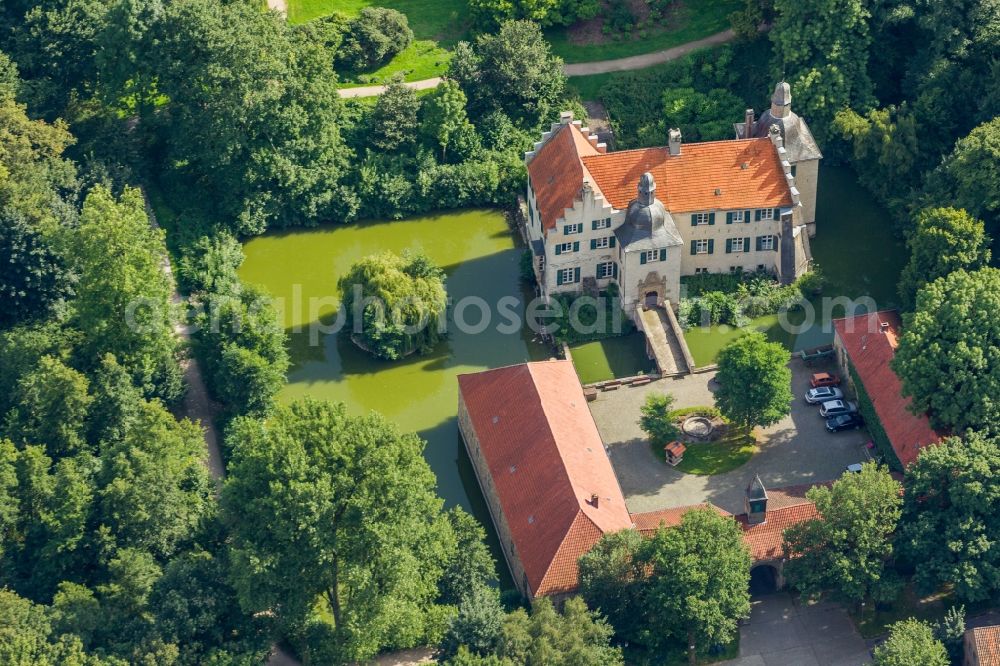 Aerial image Dortmund - View at the water castle House Dellwig in the district Lüttgendortmund in Dortmund in the federal state North Rhine-Westphalia . In parts of the agricultural facility of House Dellwig the museum of local history Lüttgendortmund is accommodated. The mansion is still used as a residence. Owner of the monument protected castle is the city of Dortmund