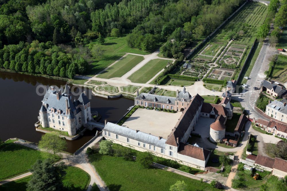 Aerial photograph La Bussiere - Building and castle park systems of water castle Castle Chateau de La Bussiere in La Bussiere in Centre, France