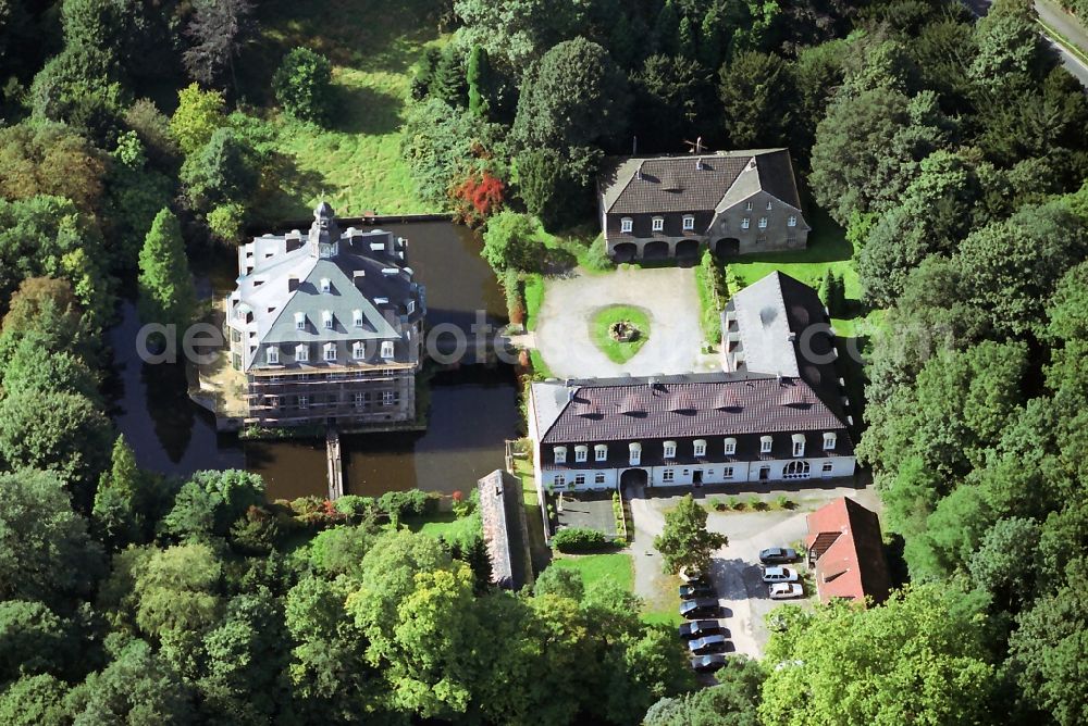 Aerial image Solingen - Moated castle Schloss Hackhausen in Solingen in North Rhine-Westphalia