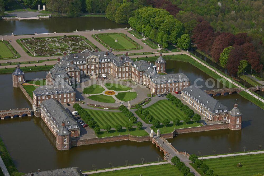 Aerial image Nordkirchen - Blick auf das Wasserschloss Schloß Nordkirchen , einem der schönsten deutschen Barockschloss Bauten.