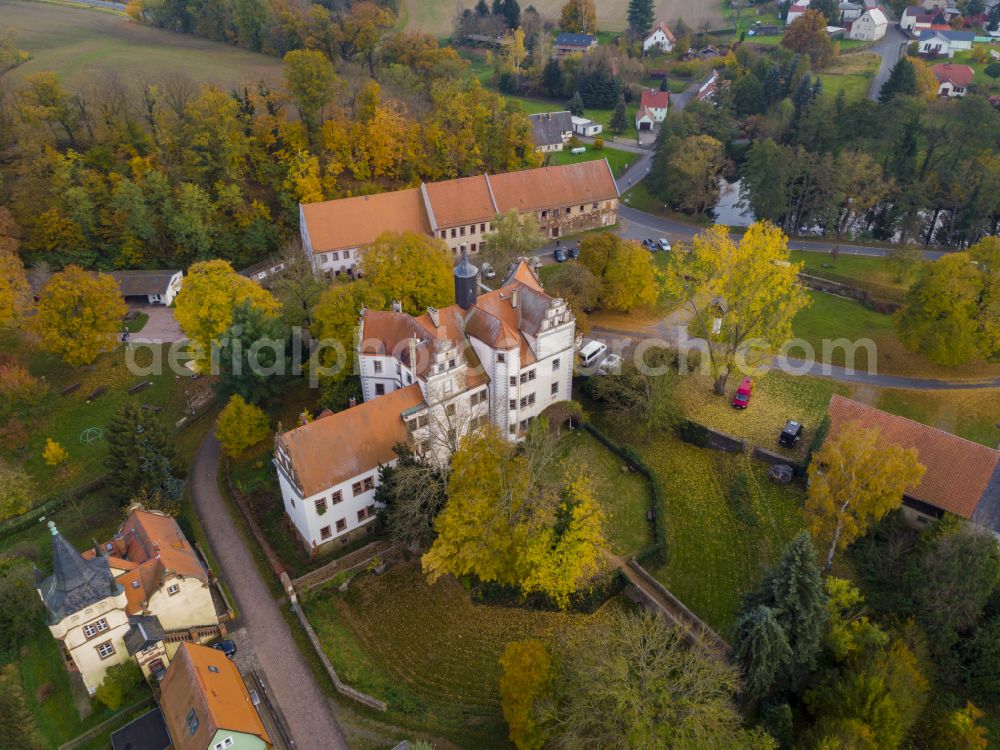 Colditz from the bird's eye view: Building and castle park systems of water castle Podelwitz in Colditz in the state Saxony, Germany