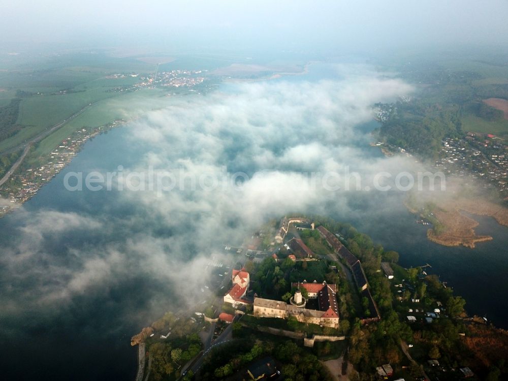 Aerial photograph Seeburg - Building and castle park systems of water castle on Vietzbach in Seeburg in the state Saxony-Anhalt, Germany