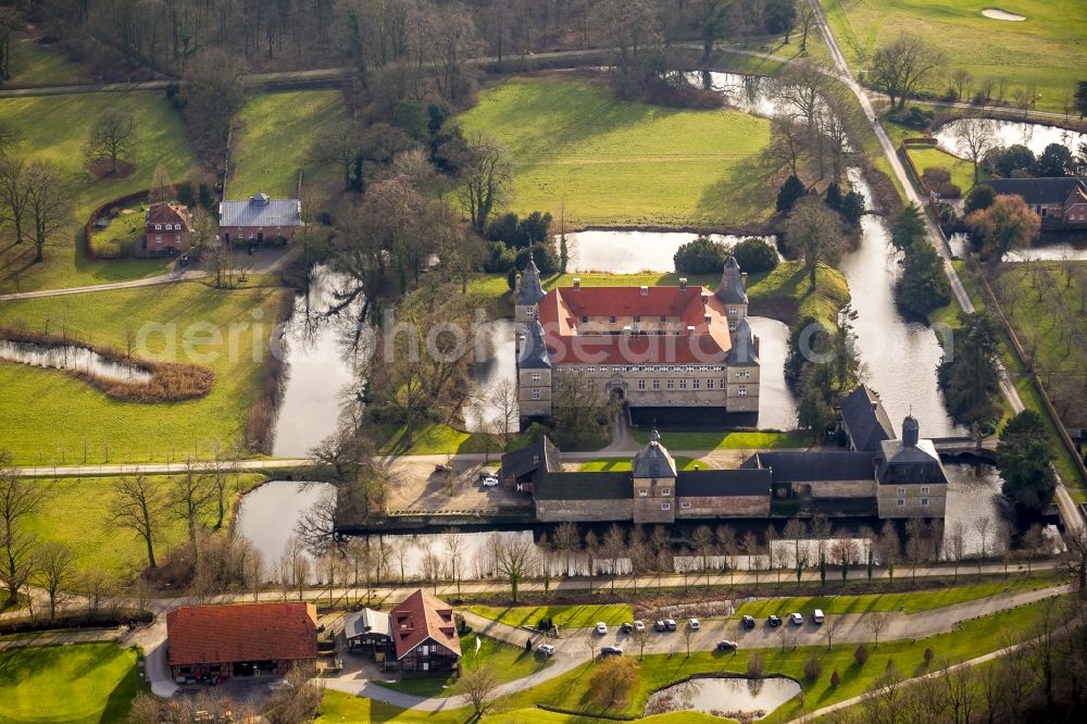 Ascheberg-Herbern from above - Water Westerwinkel golf against the light in Ascheberg- Herbern in the state of North Rhine-Westphalia