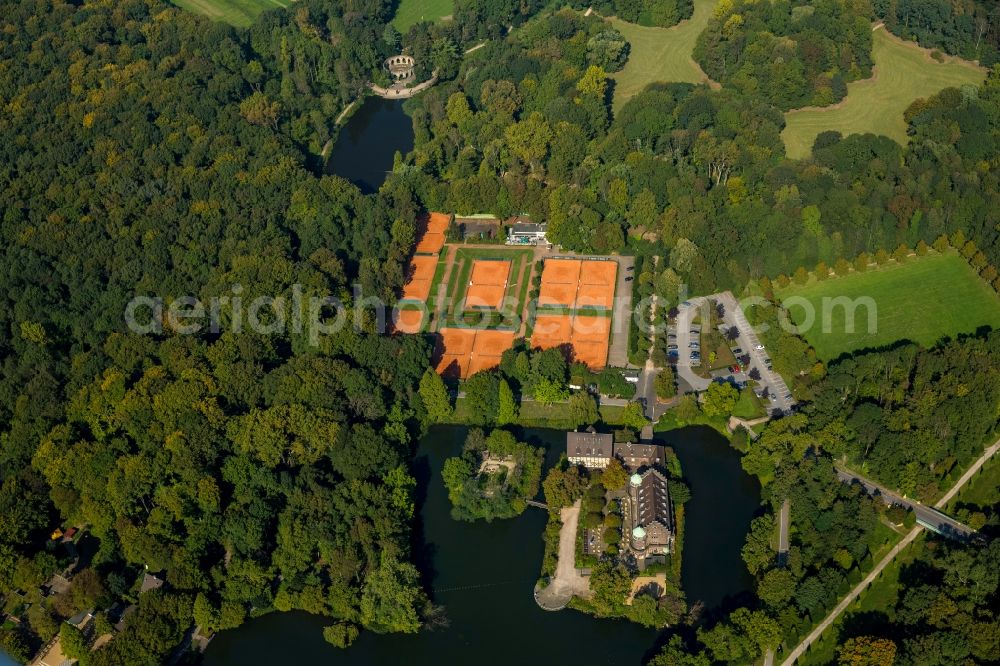 Aerial photograph Gladbeck - Water Castle Wittringen with Castle Park in Gladbeck in the state of North Rhine-Westphalia