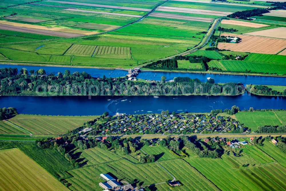 Neuhaus (Oste) from the bird's eye view: Leisure center of water skiing - racetrack Neuhaus in Neuhaus (Oste) in the state Lower Saxony, Germany