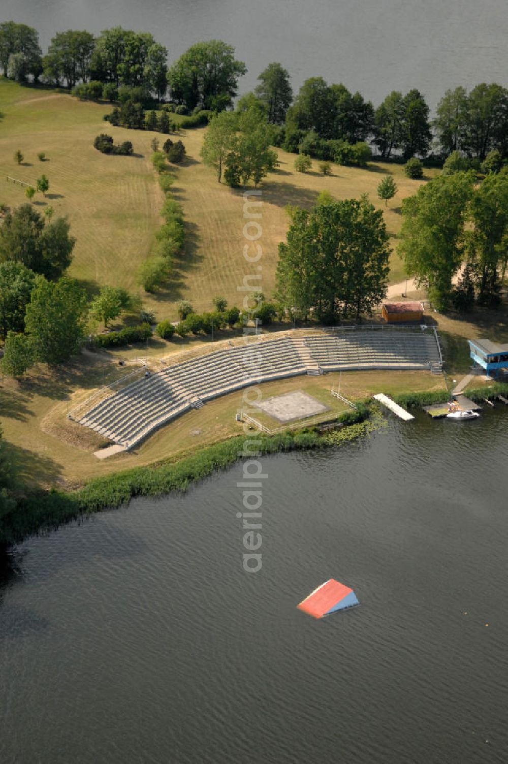 Feldberg from the bird's eye view: Blick auf die Wasserski-Tribüne auf der Halbinsel Amtswerder am Haussee in Feldberg - Mecklenburg-Vorpommern MV. View onto the water ski tribune of the peninsula Amtswerder at the lake Haussee in Feldberg - Mecklenburg-Western Pomerania.