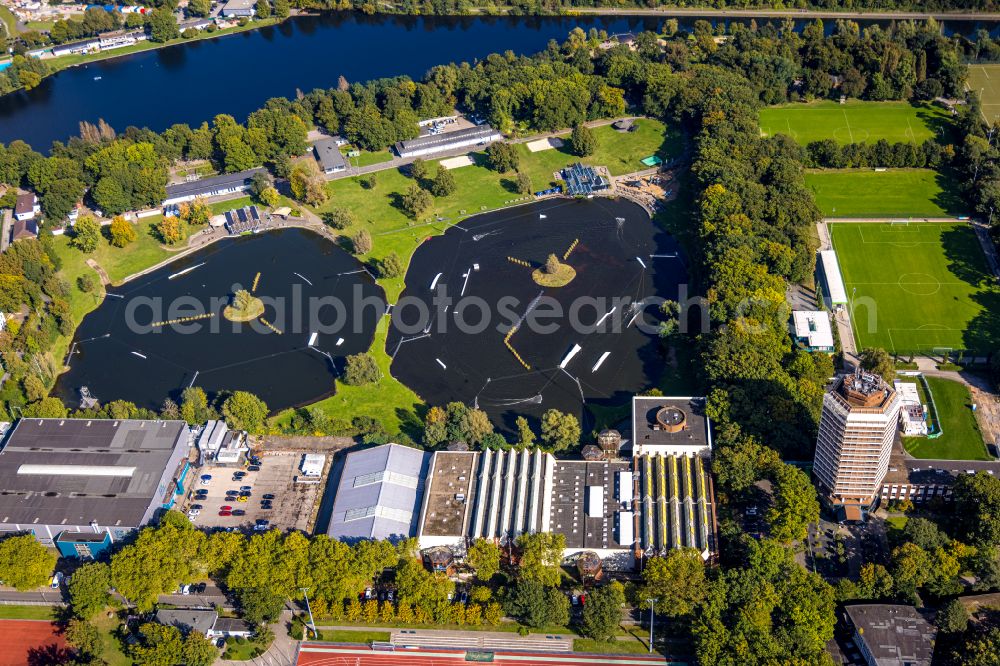 Aerial photograph Duisburg - Waterski Wedau jumping facility at Margaretensee in the ensemble of the sports facilities Wedau Sportpark in Duisburg in the federal state of North Rhine-Westphalia, Germany