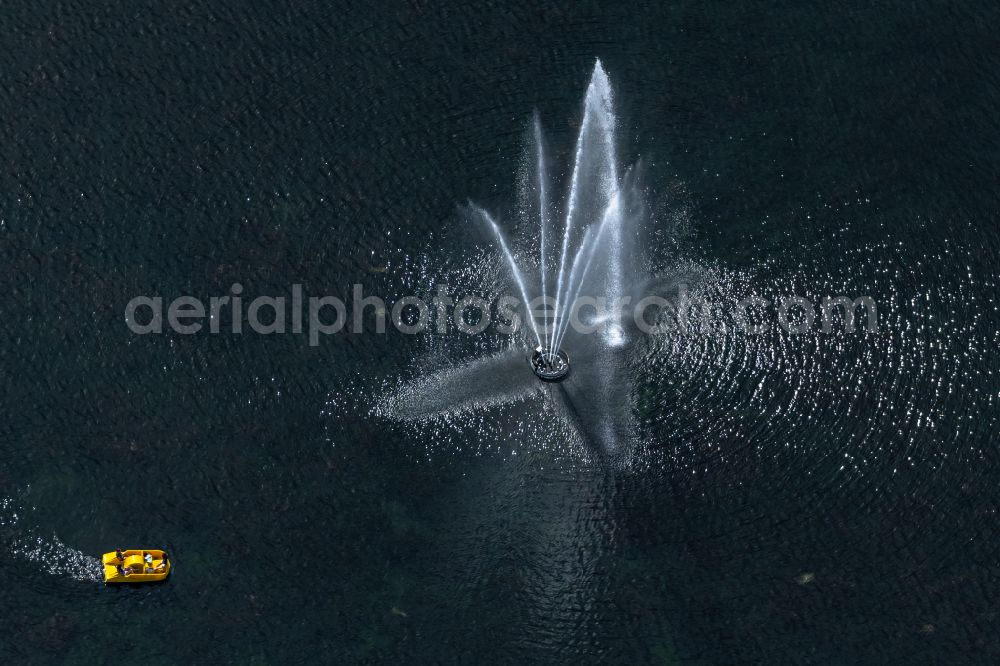 Aerial image Hannover - Water - fountain in the dem Maschsee in Hannover in the state Lower Saxony, Germany