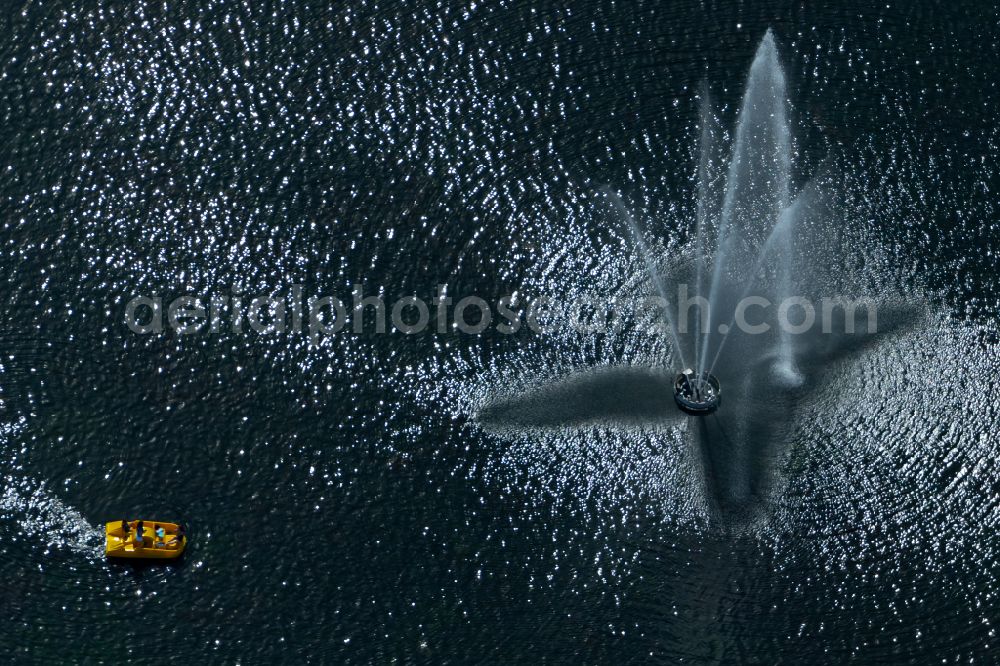 Aerial photograph Hannover - Water - fountain in the dem Maschsee in Hannover in the state Lower Saxony, Germany