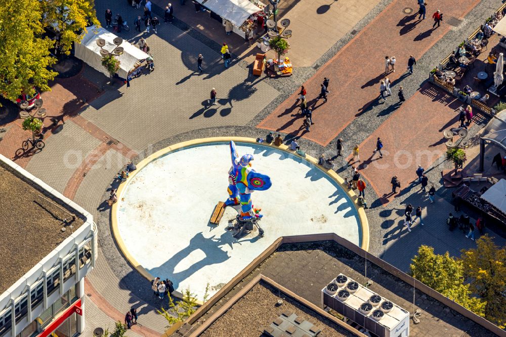 Duisburg from above - Trick fountain with sculpture Livesaver on Koenigsstrasse - corner Am Burgacker in the district Duisburg Mitte in Duisburg in the Ruhr area in the state North Rhine-Westphalia