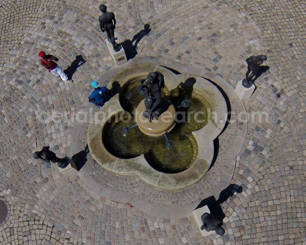 Aerial photograph Halle / Saale - Fountains Fountain circle of life with a bronze sculpture on the cathedral square in Halle (Saale) in Saxony-Anhalt