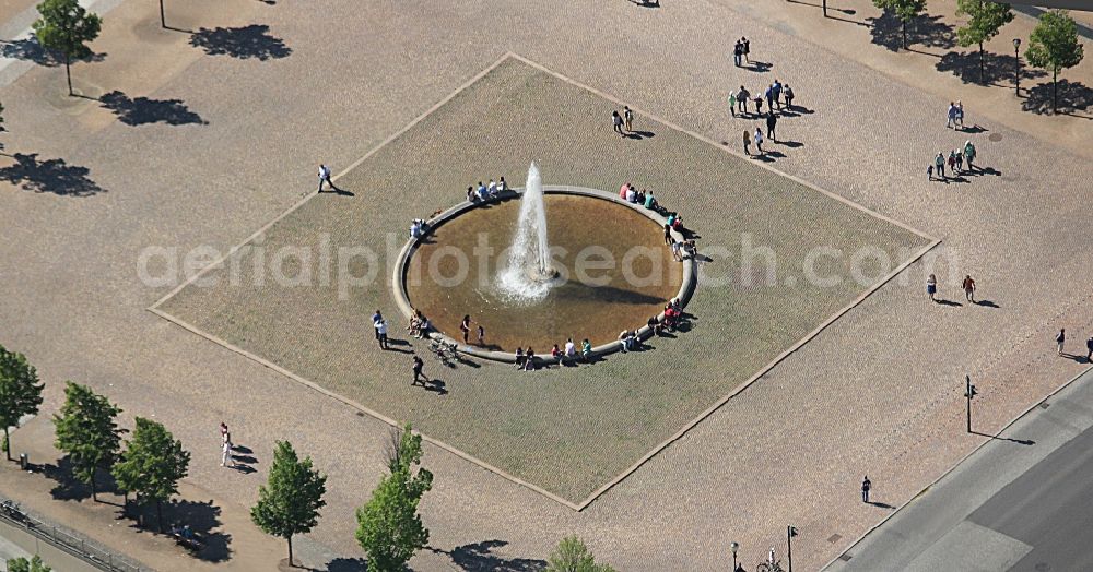 Potsdam from the bird's eye view: Water - fountain in Luisenplatz in Potsdam in the state Brandenburg