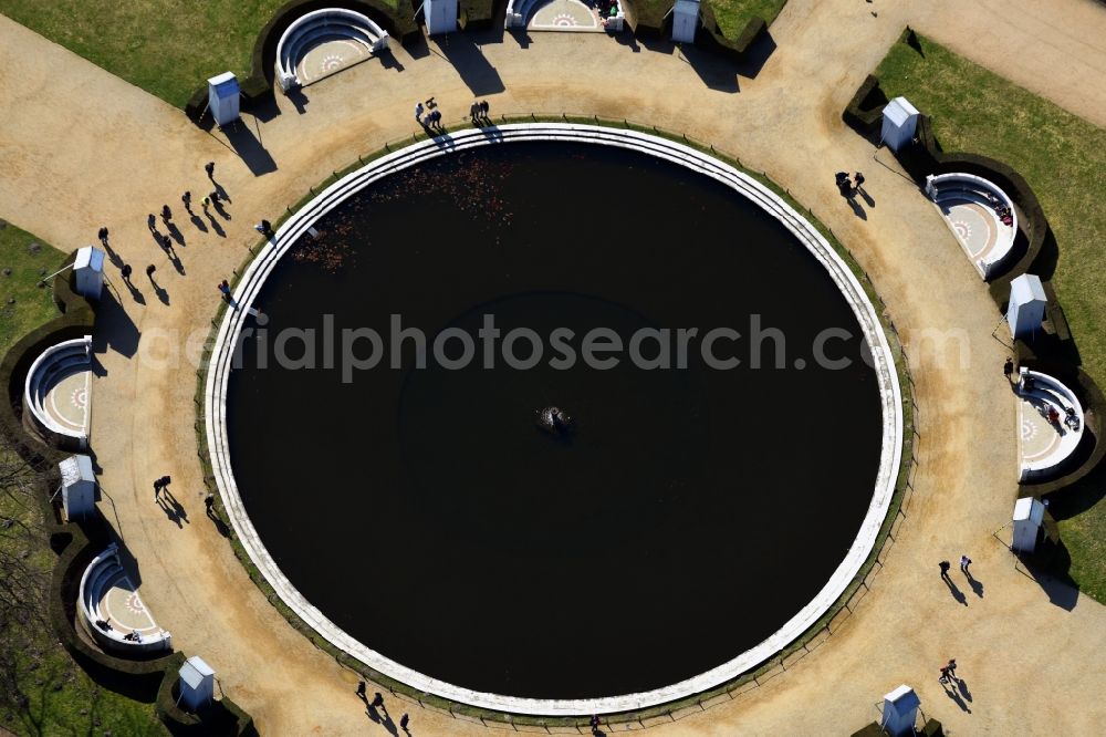 Aerial image Potsdam - Water - fountain in the Parkgelaende Sanssouci in the district Westliche Vorstadt in Potsdam in the state Brandenburg