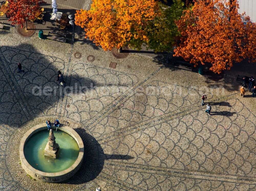 Brilon from the bird's eye view: Water - fountain of the place Am Markt in Brilon in the state North Rhine-Westphalia