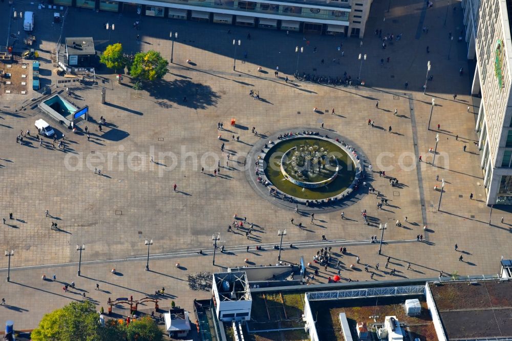 Aerial photograph Berlin - Water fountains well of the friendship between nations on the Alexander's place in Berlin, Germany