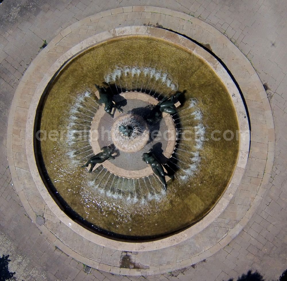 Halle / Saale from the bird's eye view: Fountains woman fountain with sculptures in bronze female figure on a fountain in the Neustadt district of Halle (Saale) in Saxony-Anhalt