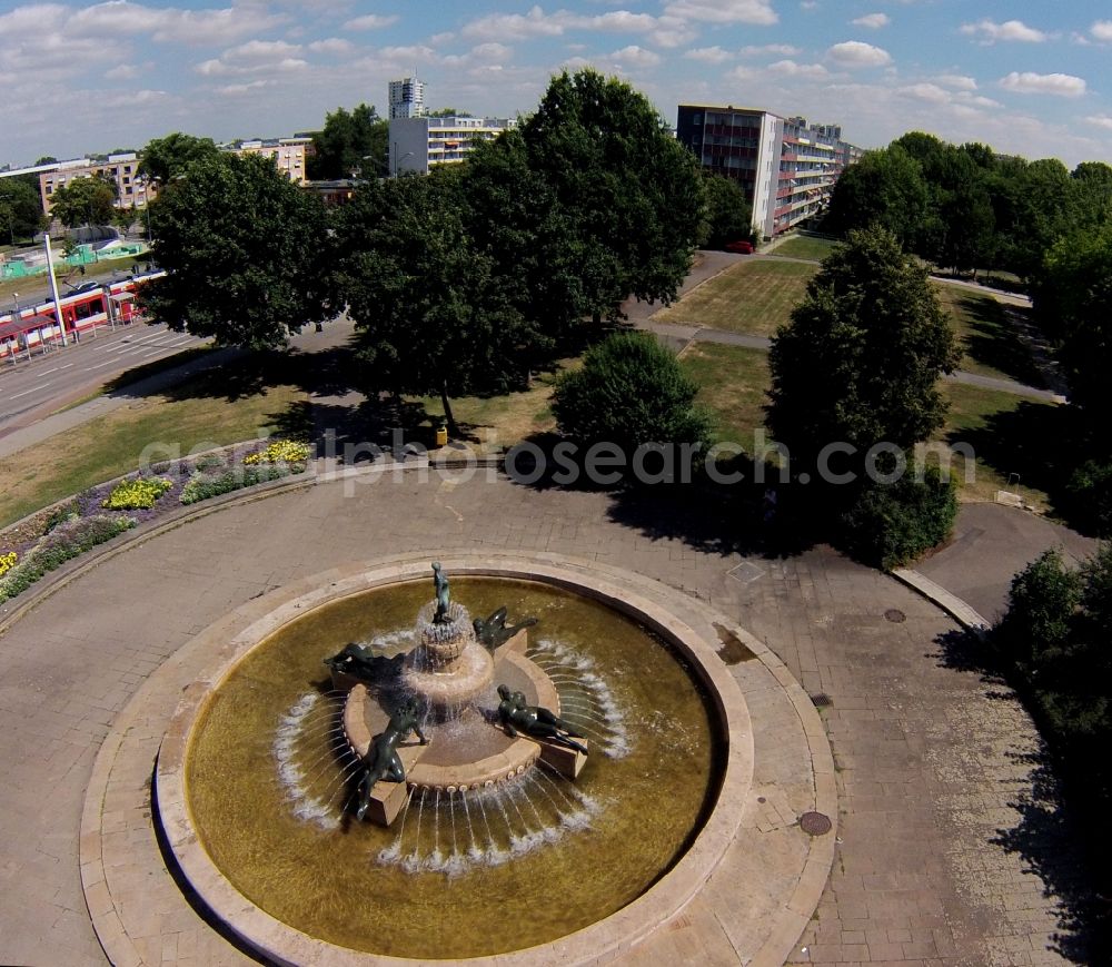 Aerial photograph Halle / Saale - Fountains woman fountain with sculptures in bronze female figure on a fountain in the Neustadt district of Halle (Saale) in Saxony-Anhalt