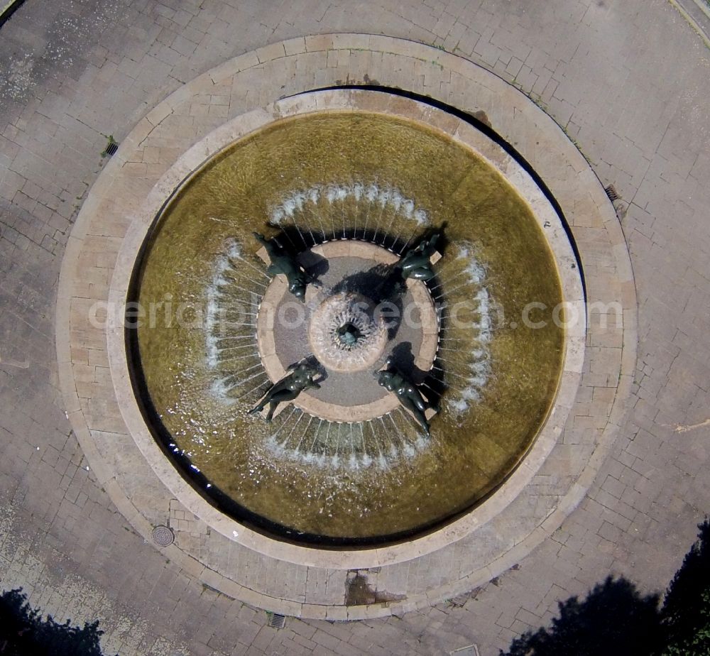 Halle / Saale from the bird's eye view: Fountains woman fountain with sculptures in bronze female figure on a fountain in the Neustadt district of Halle (Saale) in Saxony-Anhalt