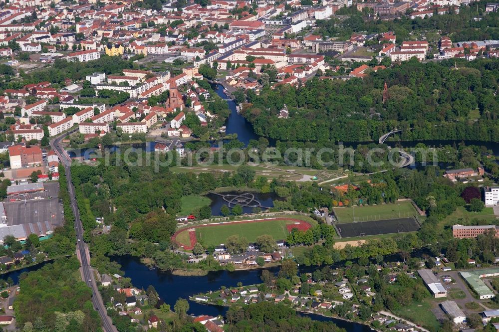 Aerial photograph Rathenow - Channel flow and river banks of the waterway shipping Grosse and Kleine Archen and Rathenower Havel on Optipark in Rathenow in the state Brandenburg, Germany