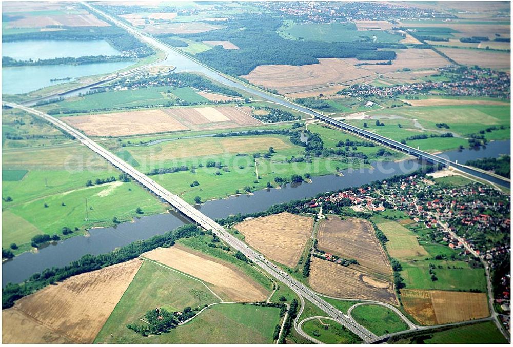 Aerial image Hohenwarthe - 30.7.2004, Ausbau des Elbe-Havelkanales Wasserstrassenkreuz Magdeburg mit der Autobahn A2