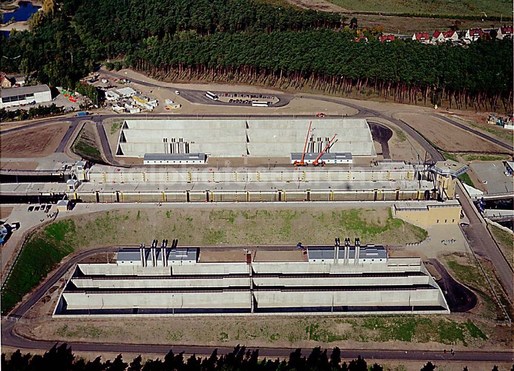  Hohenwarthe / Sachsen Anhalt from above - 14.10.2003 Wasserstraßenkreuz Magdeburg Blick auf die Doppelschleuse Hohenwarthe