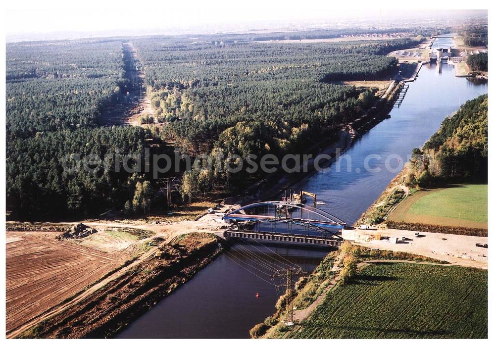 Niegripp / Sachsen-Anhalt from the bird's eye view: 14.10.2003 Wasserstraßenkreuz Magdeburg Blick auf den Elbe-Havel-Kanal auf der Höhe von Niegripp Das Wasserstraßen-Neubauamt Magdeburg Kleiner Werder 5c D-39114 Magdeburg Tel.: +49 391 535 0 Fax: +49 391 535 2214 . Email: poststelle@wna-md.wsv.de