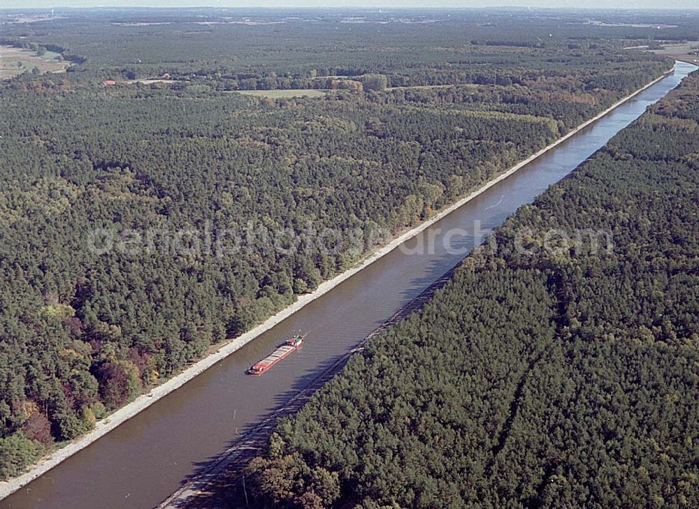 Aerial photograph Niegripp / Sachsen-Anhalt - 14.10.2003 Wasserstraßenkreuz Magdeburg Blick auf den Elbe-Havel-Kanal auf der Höhe von Niegripp Das Wasserstraßen-Neubauamt Magdeburg Kleiner Werder 5c D-39114 Magdeburg Tel.: +49 391 535 0 Fax: +49 391 535 2214 . Email: poststelle@wna-md.wsv.de