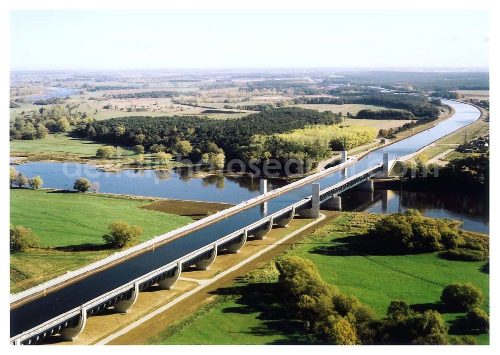 Hohenwarthe / Sachsen Anhalt from the bird's eye view: 14.10.2003 Wasserstraßenkreuz Magdeburg Blick auf die Kanalbrücke über die Elbe Das Wasserstraßen-Neubauamt Magdeburg Kleiner Werder 5c D-39114 Magdeburg Tel.: +49 391 535 0 Fax: +49 391 535 2214 . Email: poststelle@wna-md.wsv.de