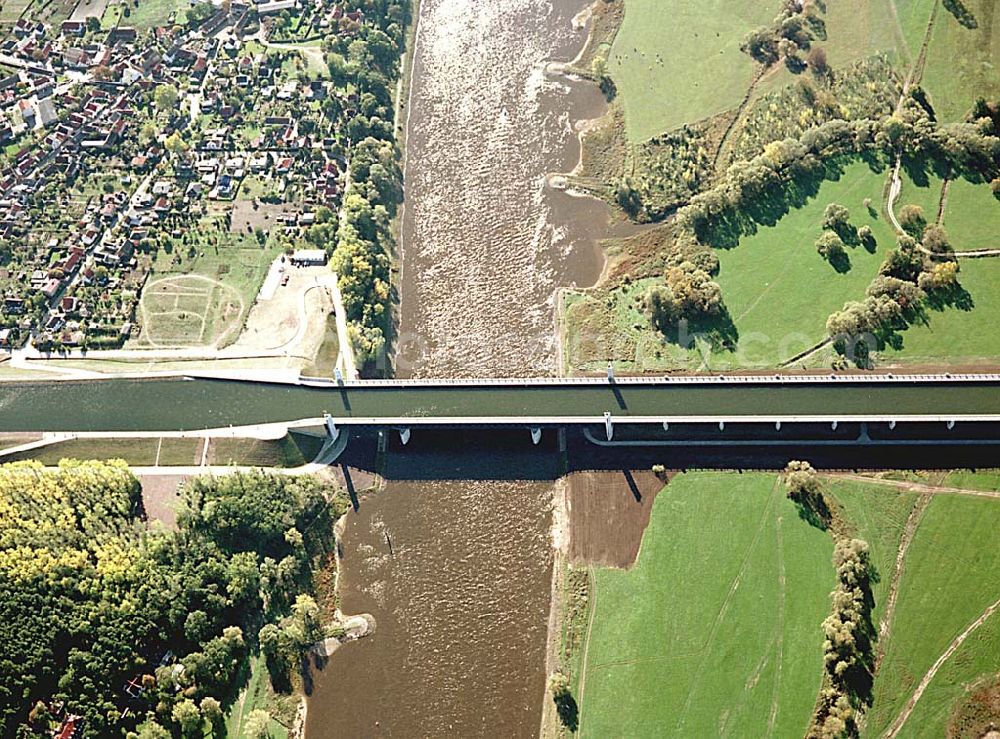 Hohenwarthe / Sachsen Anhalt from above - 14.10.2003 Wasserstraßenkreuz Magdeburg Blick auf die neue Kanalbrücke über die Elbe