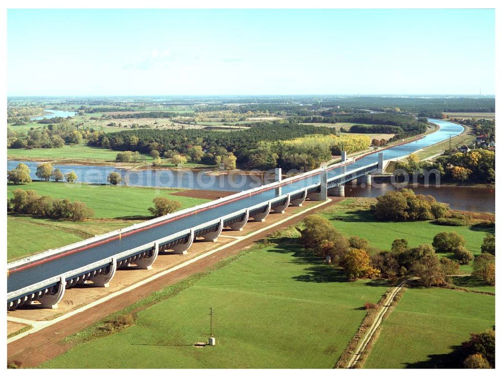 Aerial photograph Hohenwarthe / Sachsen Anhalt - 14.10.2003 Wasserstraßenkreuz Magdeburg Blick auf die neue Kanalbrücke über die Elbe