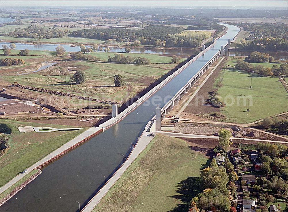 Aerial photograph Hohenwarhe / Sachsen Anhalt - 14.10.2003 Wasserstraßenkreuz Magdeburg Blick auf die neue Kanalbrücke über die Elbe Das Wasserstraßen-Neubauamt Magdeburg Kleiner Werder 5c D-39114 Magdeburg Tel.: +49 391 535 0 Fax: +49 391 535 2214 . Email: poststelle@wna-md.wsv.de