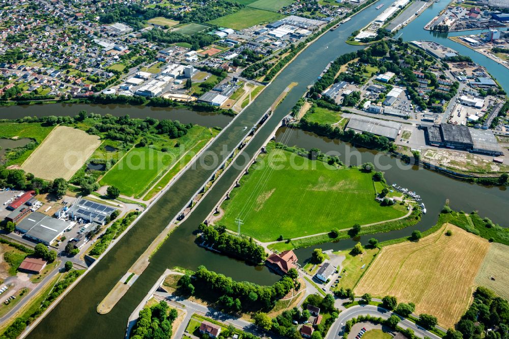 Aerial photograph Minden - Waterway crossing the Weser to the Mittelland Canal in Minden in North Rhine-Westphalia