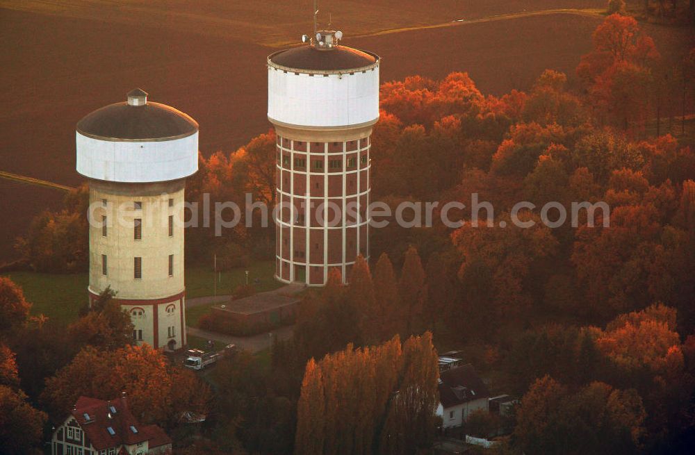 Aerial image Hamm - Blick auf die Wassertürme am Hellweg im Herbst in Hamm-Berge. Die beiden Wassertürme sind nur von außen zu besichtigen. Sie dienen dem Druckausgleich, bevor das von der Ruhr kommende Wasser in Hamm verteilt wird. View of the water towers on the Hellweg in autum in Hamm-Berge. The two water towers can only be visited from the outside. They serve to equalize the pressure of the water coming from the Ruhr before it is distributed in Hamm.