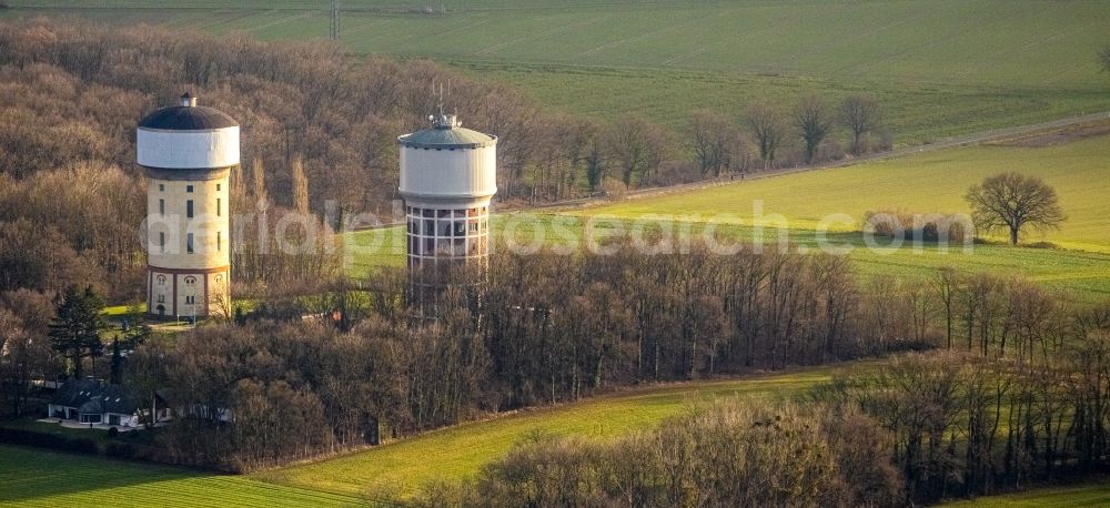 Hamm from above - Night view of the water towers on the Hellweg in the district of Berge in Hamm in the state of North Rhine-Westphalia